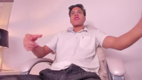 Snapshot of marco_deluxe chatting on May 2, 11:37 am marco_deluxe online show from May 2, 11:37 am