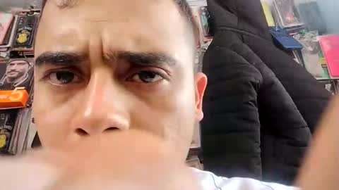 Snapshot of marcosde_tropolla chatting on December 22, 7:22 pm marcosde_tropolla online show from December 22, 7:22 pm