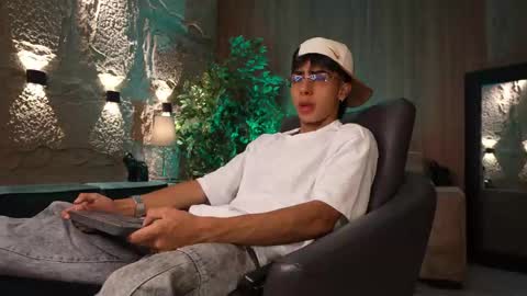 Snapshot of marcoyethan chatting on May 27, 11:02 pm Marco and Ethan online show from May 27, 11:02 pm
