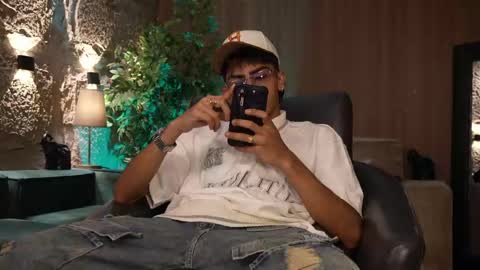 Snapshot of marcoyethan chatting on May 28, 9:23 pm Marco and Ethan online show from May 28, 9:23 pm