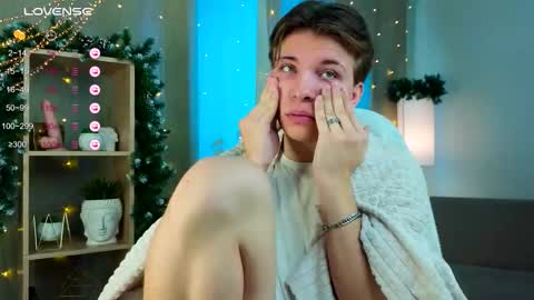 Snapshot of marcus_euphoria chatting on December 5, 5:49 am Marcus online show from December 5, 5:49 am