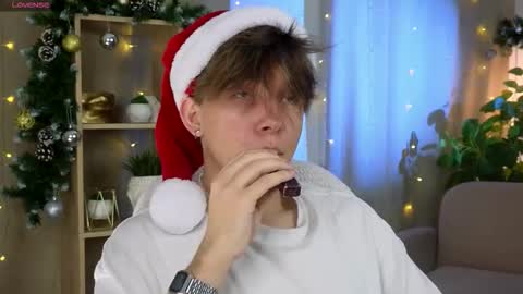 Snapshot of marcus_euphoria chatting on December 20, 6:20 am Marcus online show from December 20, 6:20 am