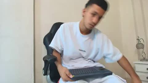 Snapshot of marcus_jeron chatting on April 24, 1:41 am marcus_jeron online show from April 24, 1:41 am