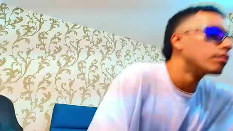 Snapshot of marcus_jeron chatting on April 26, 6:49 pm marcus_jeron online show from April 26, 6:49 pm