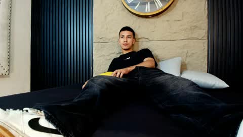Snapshot of marcus_jeron chatting on May 3, 1:22 am marcus_jeron online show from May 3, 1:22 am