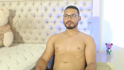 Snapshot of marcusblade__ chatting on November 20, 9:47 pm MARCUS online show from November 20, 9:47 pm