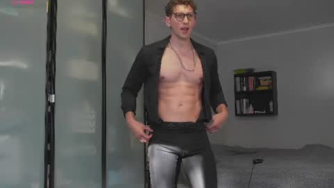 Snapshot of marcusdiamond chatting on July 15, 3:06 pm Marcus Diamond online show from July 15, 3:06 pm
