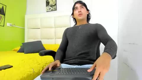 marcuxxx_colpass_ online show from May 12, 2:19 am