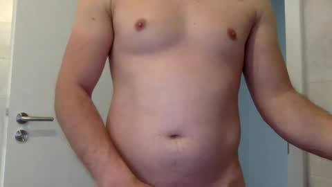 Snapshot of marcwholoves26 chatting on April 12, 7:02 am marcwholoves26 online show from April 12, 7:02 am