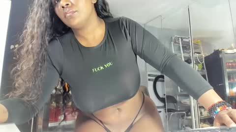 Snapshot of mareiaa chatting on January 6, 8:28 pm Mareia online show from January 6, 8:28 pm