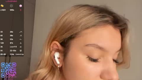 Snapshot of margarethowell chatting on July 22, 5:49 pm Margaret online show from July 22, 5:49 pm