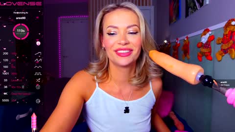 Snapshot of margohotty chatting on December 24, 8:22 am Margo for you   online show from December 24, 8:22 am