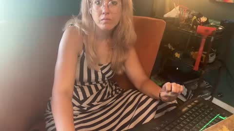 Elle online show from October 28, 3:14 pm