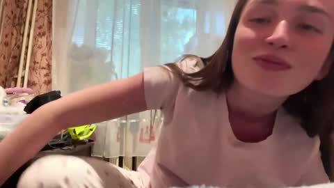 Snapshot of margopesavento chatting on May 23, 4:33 pm Chloe online show from May 23, 4:33 pm