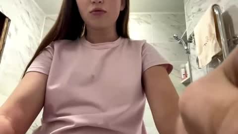 Snapshot of margopesavento chatting on June 3, 5:51 pm Chloe online show from June 3, 5:51 pm