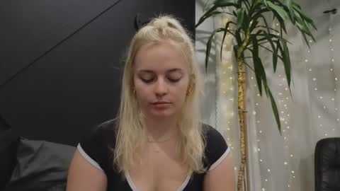 Snapshot of margot_robbie7 chatting on January 3, 12:54 am margot_robbie7 online show from January 3, 12:54 am