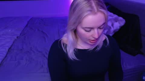 margot_robbie7 online show from May 14, 1:45 am