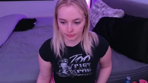 margot_robbie7 online show from May 15, 2:18 am