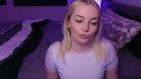 margot_robbie7 online show from May 20, 1:56 am
