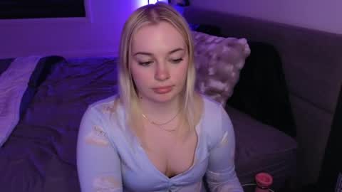 margot_robbie7 online show from May 26, 2:07 am