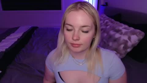 margot_robbie7 online show from May 27, 1:24 am