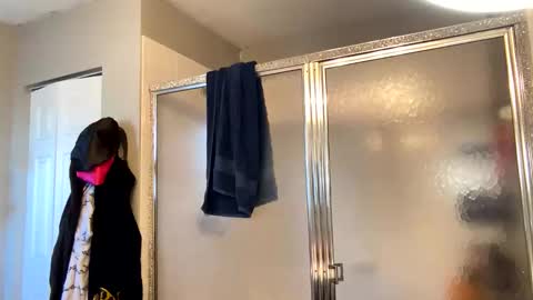 Mari Bee online show from March 17, 10:35 pm