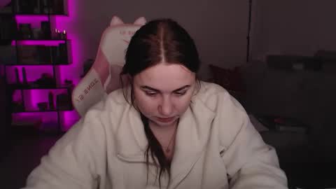 mari moore online show from December 18, 5:02 am