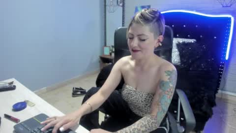 Maria fernanda online show from December 10, 10:17 am