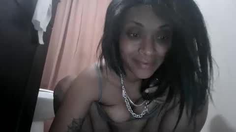 Snapshot of mariah255 chatting on April 3, 3:59 am Mariah online show from April 3, 3:59 am