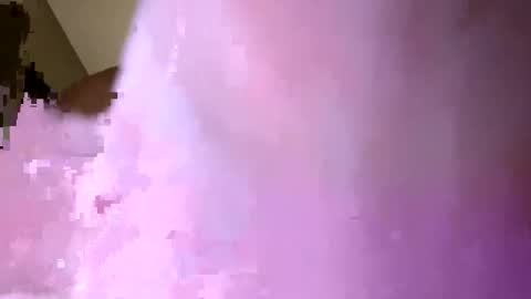 Snapshot of mariah_travis chatting on May 26, 1:34 am mariah_travis online show from May 26, 1:34 am