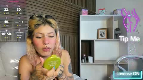 Snapshot of mariam_noir chatting on November 18, 9:08 pm mariam_noir online show from November 18, 9:08 pm