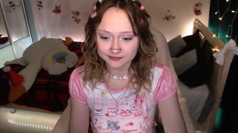 Snapshot of mariamilkis chatting on December 4, 1:03 am Maria online show from December 4, 1:03 am