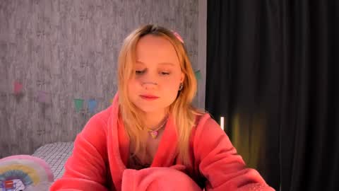 Snapshot of mariamilkis chatting on February 8, 2:15 am Maria online show from February 8, 2:15 am