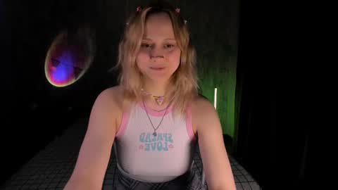 Snapshot of mariamilkis chatting on February 13, 12:57 am Maria online show from February 13, 12:57 am