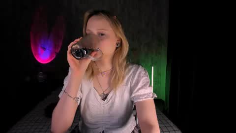 Snapshot of mariamilkis chatting on February 13, 11:15 pm Maria online show from February 13, 11:15 pm