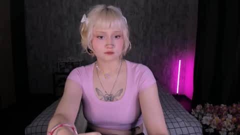 Snapshot of mariamilkis chatting on October 21, 12:33 am Maria online show from October 21, 12:33 am