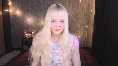 Snapshot of mariamilkis chatting on November 23, 12:10 am Maria online show from November 23, 12:10 am