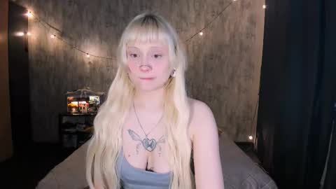 Snapshot of mariamilkis chatting on December 14, 4:40 am Maria online show from December 14, 4:40 am