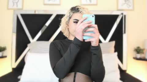 Snapshot of marian_pinzon chatting on October 5, 2:32 am Marian online show from October 5, 2:32 am