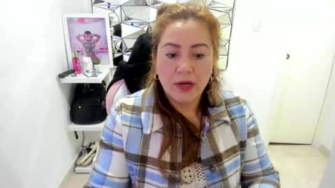 Snapshot of mariana01_m chatting on June 19, 12:09 pm mariana01_m online show from June 19, 12:09 pm