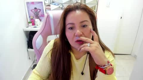 Snapshot of mariana01_m chatting on July 7, 10:52 am mariana01_m online show from July 7, 10:52 am