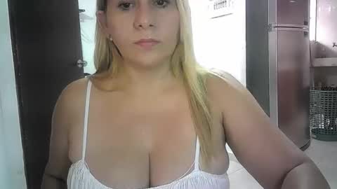 Snapshot of mariana995649 chatting on May 13, 7:11 pm mariana995649 online show from May 13, 7:11 pm