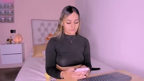 Snapshot of mariana__roe chatting on March 2, 3:48 pm Mariana Roe online show from March 2, 3:48 pm