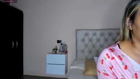 Mariana Roe online show from December 2, 1:00 am