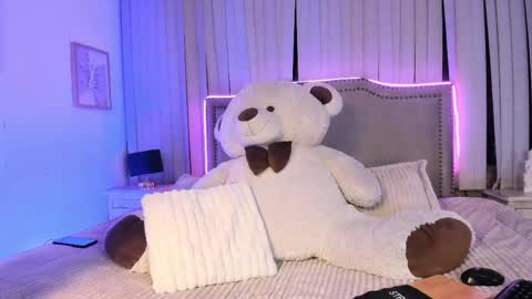 mariana__thompson online show from June 9, 1:06 am