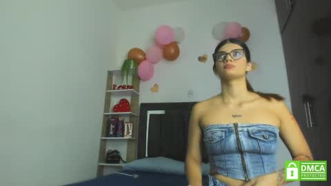 Snapshot of mariana_and_ronny chatting on May 18, 10:15 pm Mariana and Ronny online show from May 18, 10:15 pm
