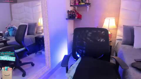 Snapshot of mariana_c chatting on July 7, 2:54 pm Mar y online show from July 7, 2:54 pm