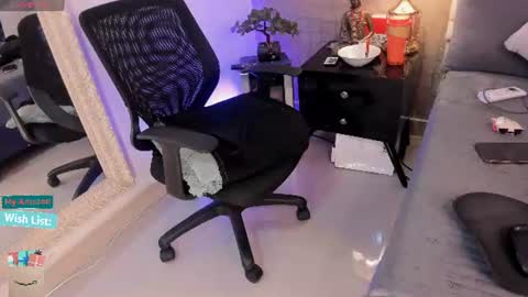 Snapshot of mariana_c chatting on July 10, 3:25 pm Mar y online show from July 10, 3:25 pm