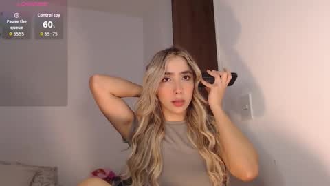 Mariana online show from December 3, 9:57 pm