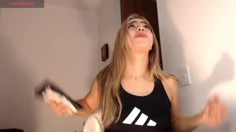 Snapshot of mariana_es chatting on July 22, 2:14 am Mariana online show from July 22, 2:14 am